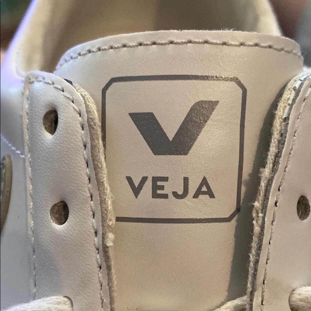 Veja low top sneakers with gray logo - Picture 5 of 16